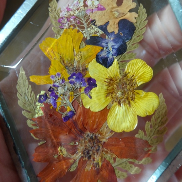 Vintage 1970s Dried Floral Flower Power Cottagecore Glass Diamond Suncatcher - Picture 7 of 8